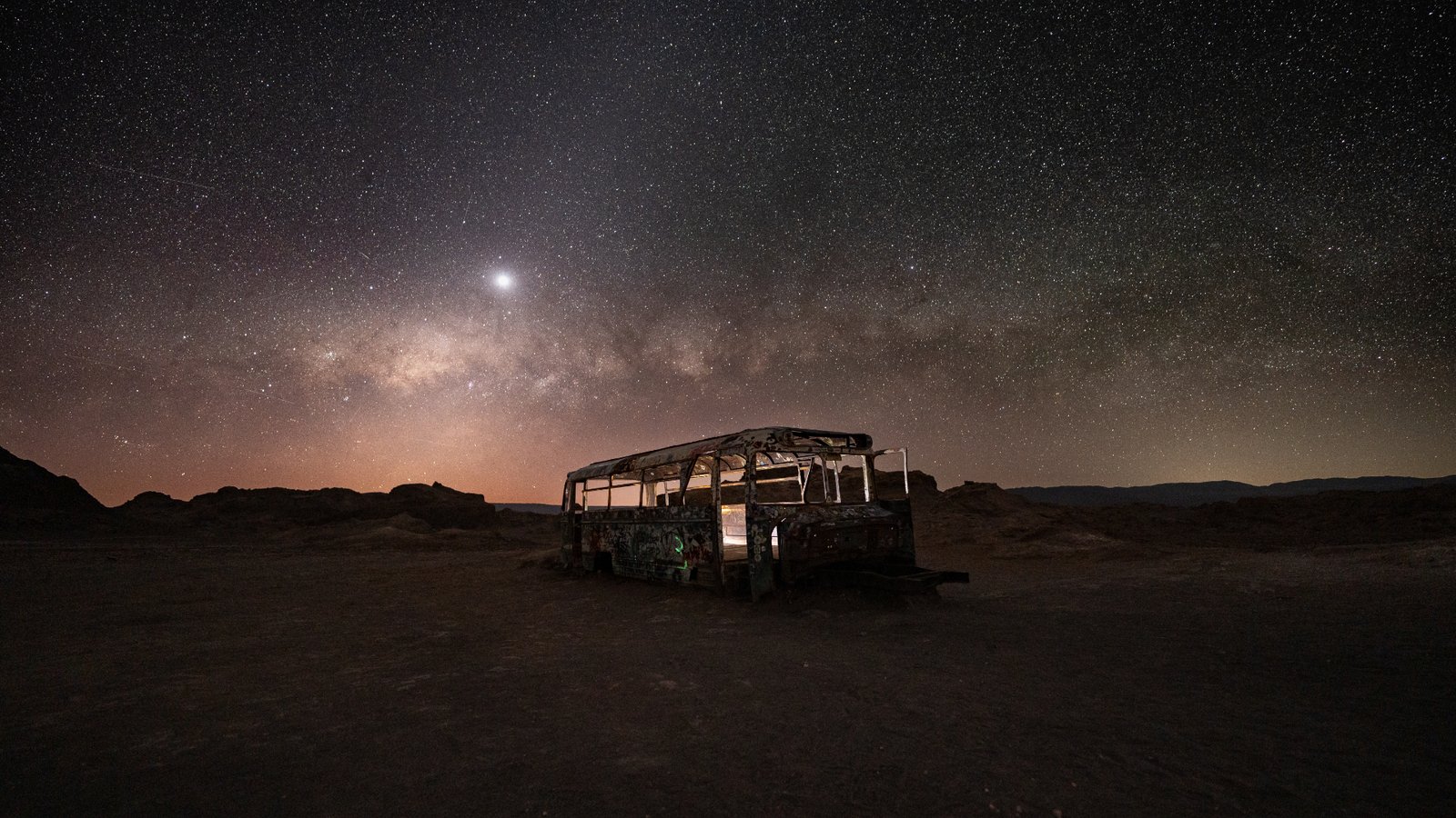 Activities Autobús abandonado bajo estrellas